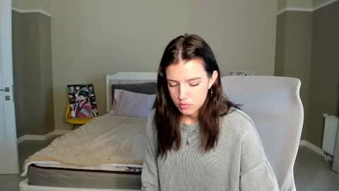 Monica online show from 10/01/25, 01:00