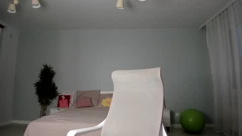 Monica online show from 11/13/25, 01:04