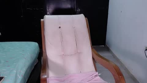 Snapshot of babby_swet chatting on 11/12/25, 12:05 babby_swet online show from 11/12/25, 12:05