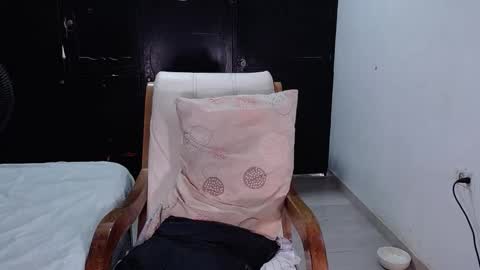 Snapshot of babby_swet chatting on 11/21/25, 02:05 babby_swet online show from 11/21/25, 02:05