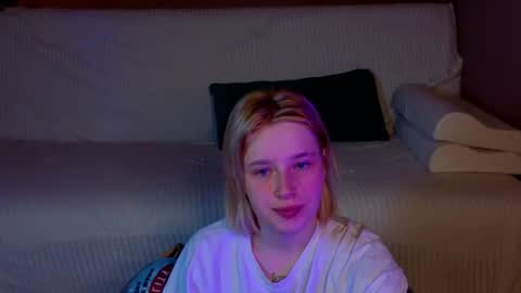 Snapshot of babees_eva chatting on 07/19/26, 04:27 Sweety Eva online show from 07/19/26, 04:27