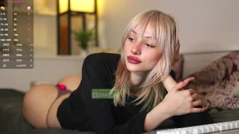 Snapshot of babeholly chatting on 03/11/25, 05:57 Hey Im your angel Holly online show from 03/11/25, 05:57