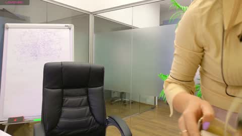 Olivia and Lexi online show from 03/06/25, 05:14