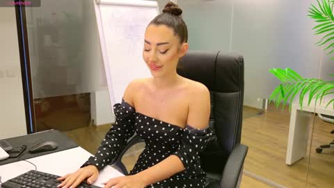 Olivia and Lexi online show from 03/07/25, 05:18