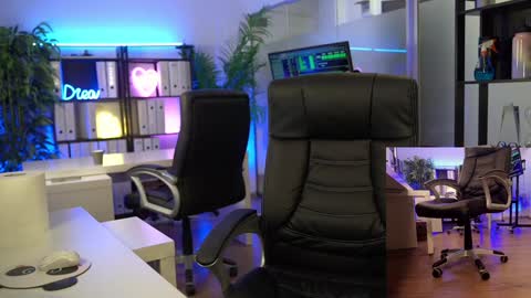 Olivia and Lexi online show from 02/09/26, 05:44