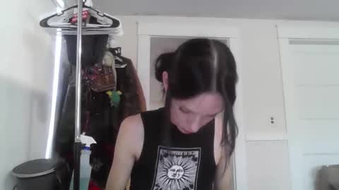 Snapshot of babiifern chatting on 10/16/25, 02:18 Fern Browning online show from 10/16/25, 02:18