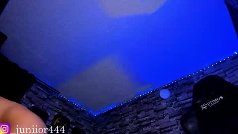 Junior       Independent Model online show from 12/03/25, 09:29