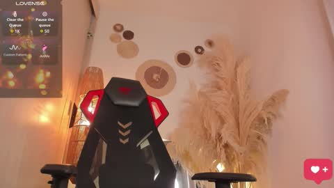 FOLLOW ME  online show from 12/03/25, 03:03