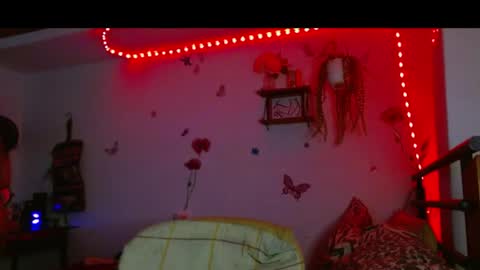 babybombom08 online show from 04/08/26, 12:21