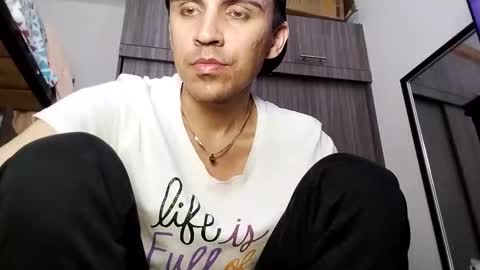 Snapshot of babydarkpink chatting on 10/26/25, 09:42 Dani online show from 10/26/25, 09:42