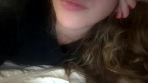 Snapshot of babyhoney333 chatting on 12/19/25, 05:42 babyhoney333 online show from 12/19/25, 05:42