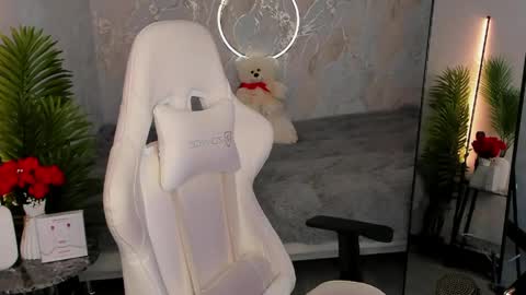 Snapshot of babyisperfect chatting on 06/09/26, 01:28 Sophia online show from 06/09/26, 01:28