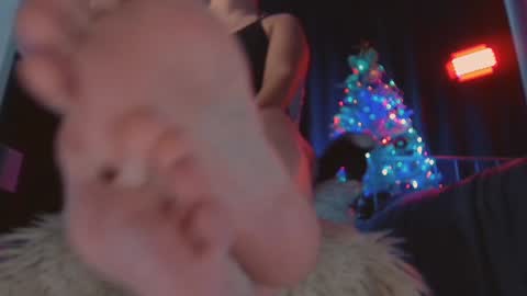 Snapshot of badassswitch chatting on 12/04/24, 08:12 Franki online show from 12/04/24, 08:12