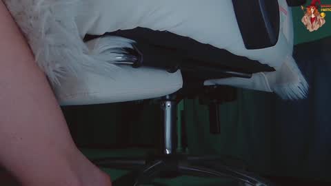 Snapshot of badassswitch chatting on 12/06/24, 10:19 Franki online show from 12/06/24, 10:19