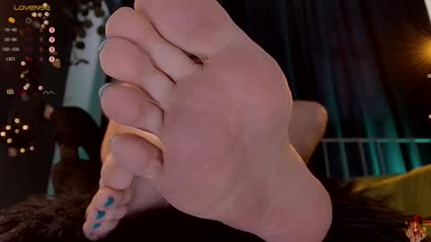 Snapshot of badassswitch chatting on 11/20/25, 08:36 Franki online show from 11/20/25, 08:36