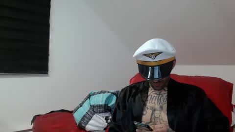 Snapshot of badcouple_ chatting on 01/25/25, 04:02 BadCouple online show from 01/25/25, 04:02