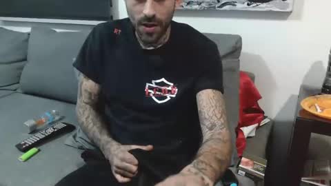 Snapshot of badcouple_ chatting on 02/05/25, 02:29 BadCouple online show from 02/05/25, 02:29