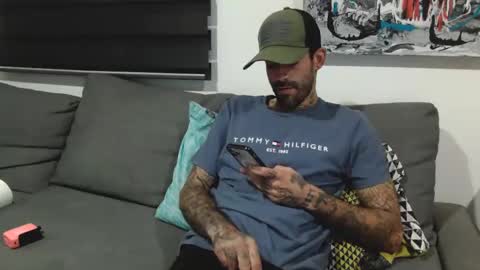 Snapshot of badcouple_ chatting on 09/20/25, 04:46 BadCouple online show from 09/20/25, 04:46