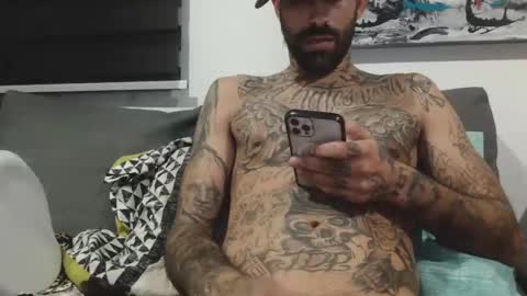 Snapshot of badcouple_ chatting on 10/27/25, 06:06 BadCouple online show from 10/27/25, 06:06