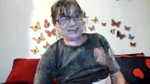 Snapshot of badgg chatting on 12/19/24, 02:35 Gina online show from 12/19/24, 02:35