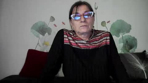 Snapshot of badgg chatting on 10/07/25, 10:01 Gina online show from 10/07/25, 10:01