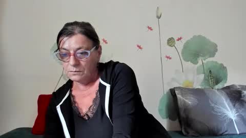 Snapshot of badgg chatting on 10/09/25, 01:20 Gina online show from 10/09/25, 01:20