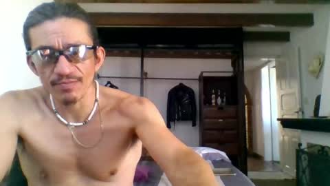 Mexican livin Off the Wall online show from 04/25/26, 07:22