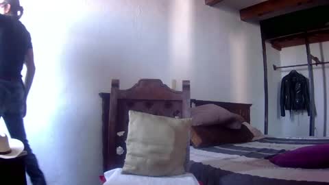 Mexican livin Off the Wall online show from 05/03/26, 03:29