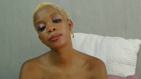 Lily online show from 11/11/25, 12:05