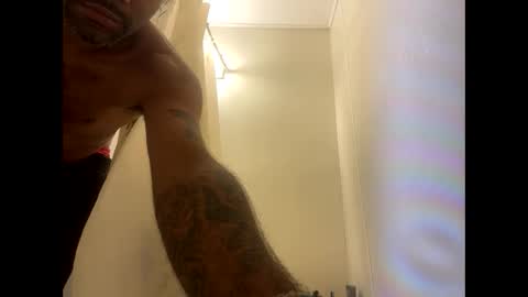 Snapshot of badnews68 chatting on 09/15/25, 09:31 StillPoPimpin online show from 09/15/25, 09:31