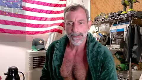 Snapshot of badnightwolf chatting on 09/09/25, 01:43 Silver online show from 09/09/25, 01:43