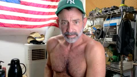 Snapshot of badnightwolf chatting on 09/11/25, 03:12 Silver online show from 09/11/25, 03:12