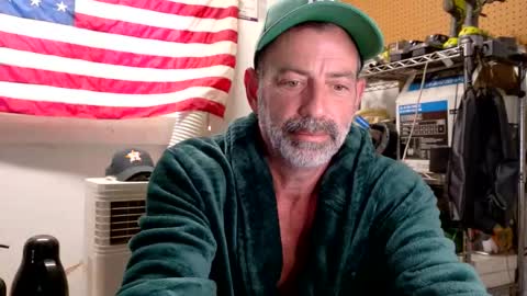 Snapshot of badnightwolf chatting on 09/15/25, 01:33 Silver online show from 09/15/25, 01:33