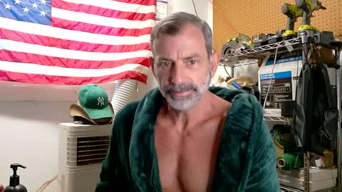 Snapshot of badnightwolf chatting on 09/19/25, 01:45 Silver online show from 09/19/25, 01:45