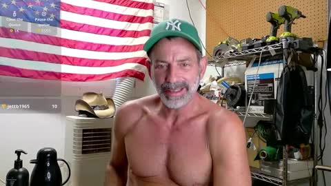 Snapshot of badnightwolf chatting on 09/21/25, 02:40 Silver online show from 09/21/25, 02:40