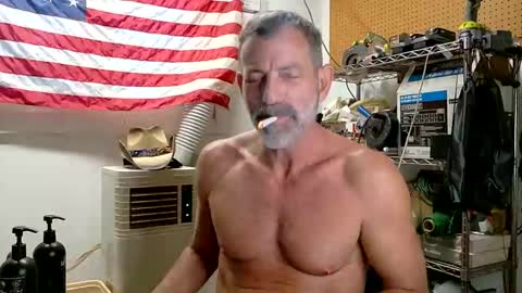 Snapshot of badnightwolf chatting on 09/27/25, 12:43 Silver online show from 09/27/25, 12:43