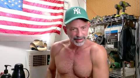 Snapshot of badnightwolf chatting on 10/07/25, 04:26 Silver online show from 10/07/25, 04:26