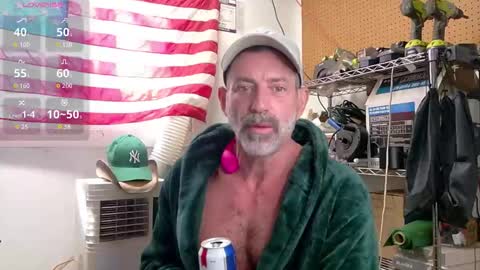 Snapshot of badnightwolf chatting on 10/28/25, 03:58 Silver online show from 10/28/25, 03:58