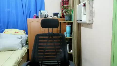 Snapshot of baggage00 chatting on 06/17/26, 11:27 baggage00 online show from 06/17/26, 11:27