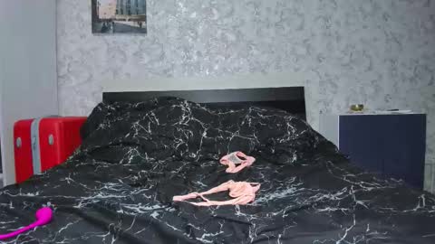 holly online show from 10/31/25, 03:57