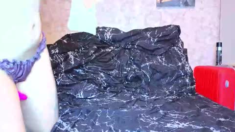 holly online show from 12/02/25, 03:40