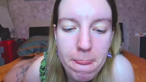 holly online show from 02/01/26, 03:32