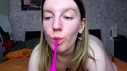 holly online show from 03/01/26, 03:47