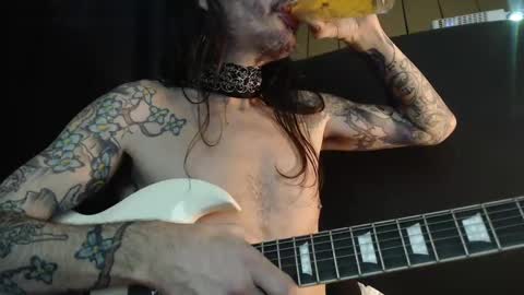 Snapshot of bailey39 chatting on 12/21/24, 06:52 Bailey online show from 12/21/24, 06:52