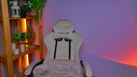 Snapshot of balerinacappuccino_ chatting on 02/10/26, 04:05 Elly online show from 02/10/26, 04:05