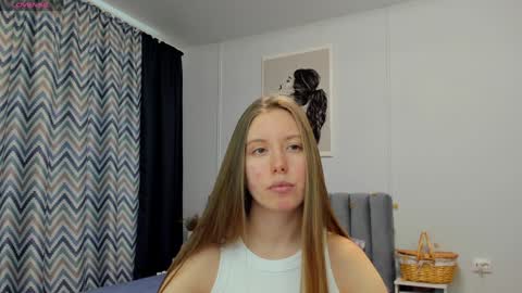 Snapshot of bam_bi chatting on 02/08/25, 10:50 Kira online show from 02/08/25, 10:50