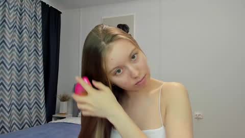 Snapshot of bam_bi chatting on 02/10/25, 09:36 Kira online show from 02/10/25, 09:36