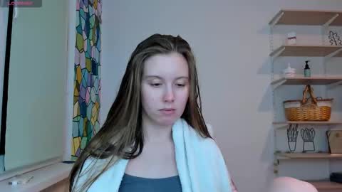 Snapshot of bam_bi chatting on 10/26/25, 12:27 Kira online show from 10/26/25, 12:27