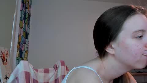 Snapshot of bam_bi chatting on 11/23/25, 08:58 Kira online show from 11/23/25, 08:58