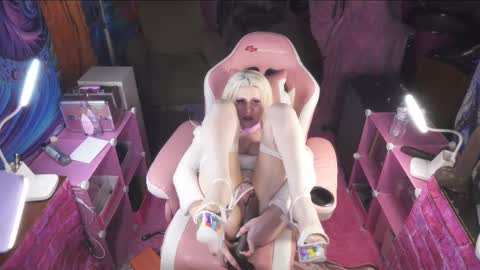 Bambi Bubbles online show from 01/31/25, 01:23